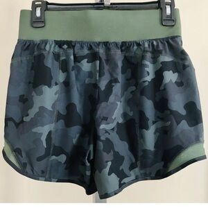 TEK GEAR WOMEN'S SHORTS MID RISE GREEN CAMO SIZE SMALL WORKOUT GEAR POCKETS
